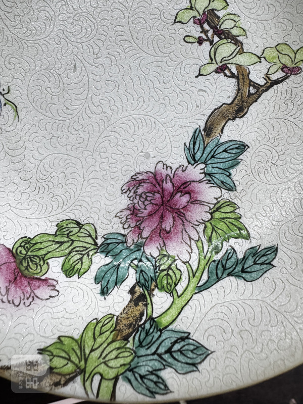 清 白地轧道粉彩花卉纹盘 - 图4